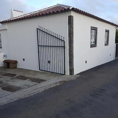 بيت للعطل Golden House