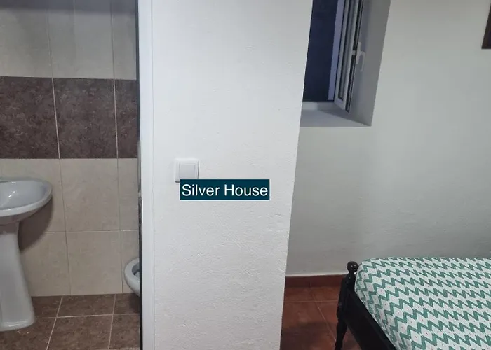 Golden House * Angra do Heroísmo